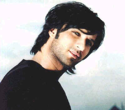 tarkan2001_52.jpg (148270 bytes)